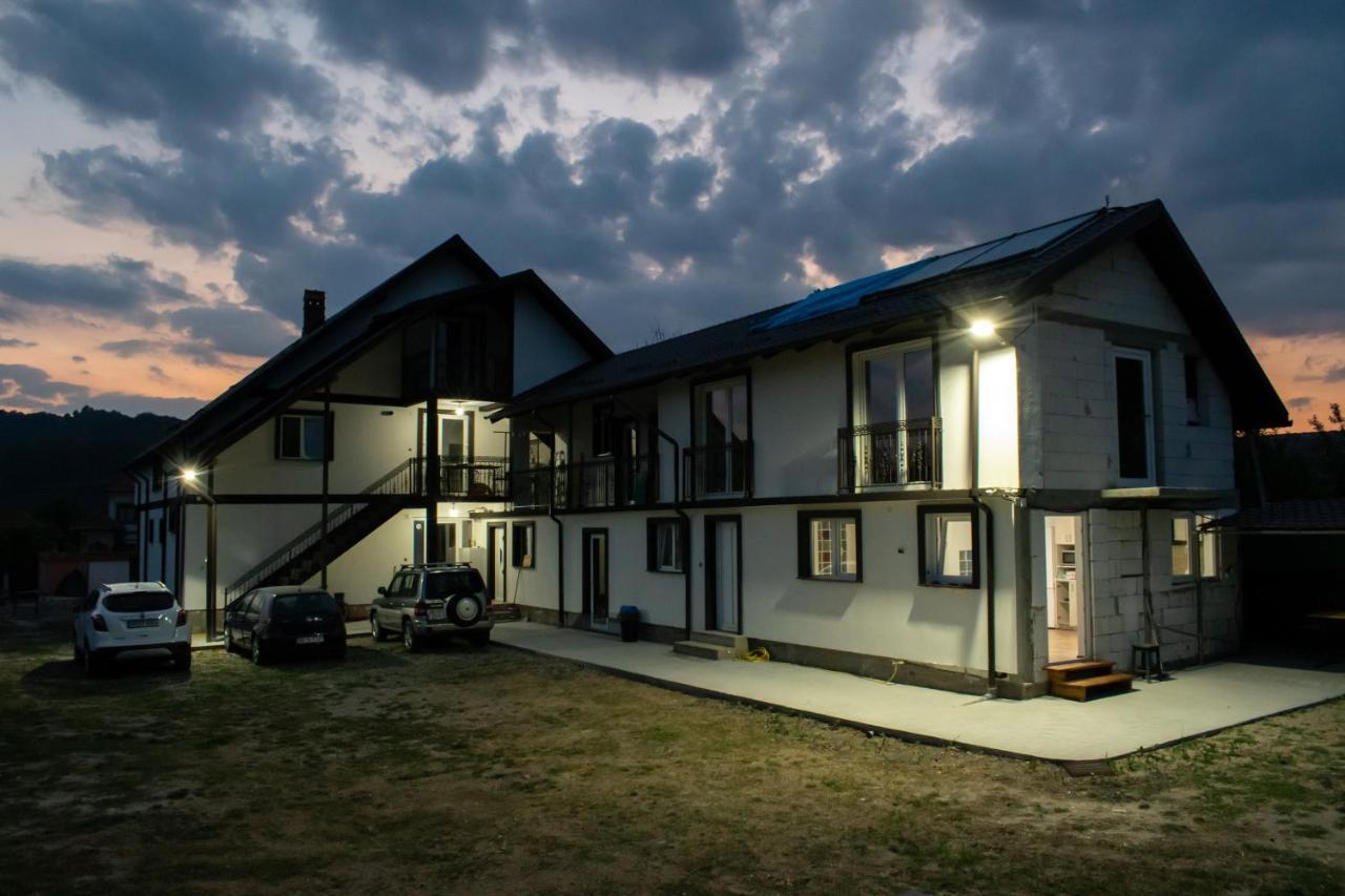 Hotel Casa Nevada Curtea de Argeş Zewnętrze zdjęcie